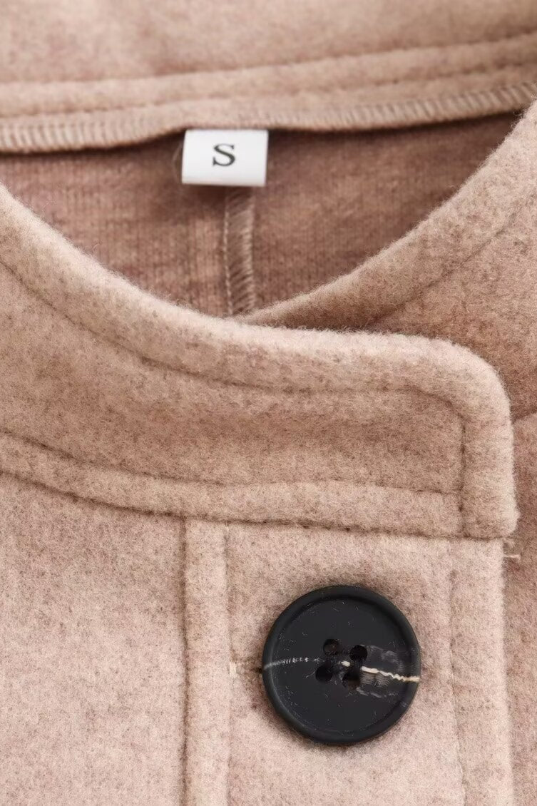 Effortlessly Elegant Coat with a Timeless Design