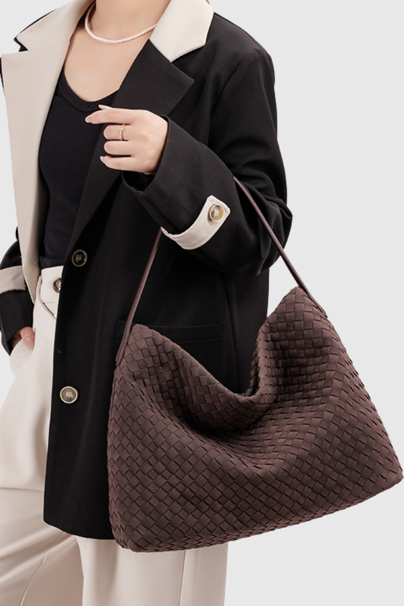 Polished Bag with an Effortless Classic Look