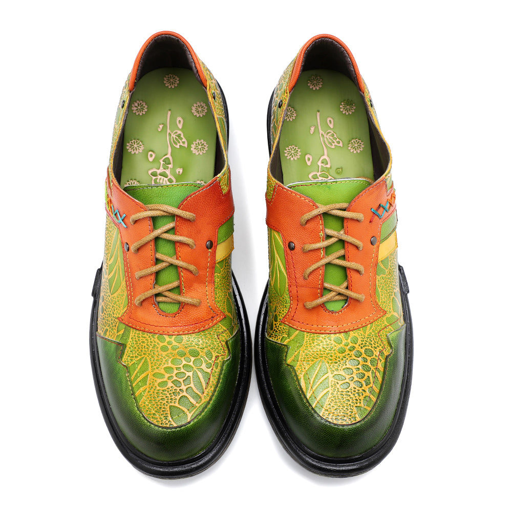 Classic Vintage Sneakers with a Flattering Fit