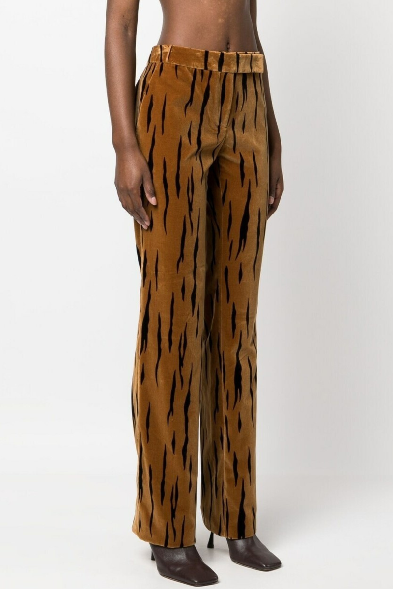 Gracefully Styled Pants for Any Occasion