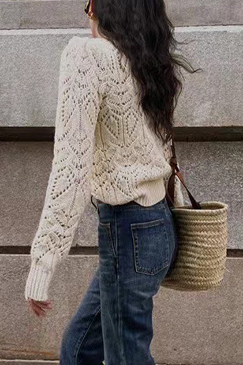 Well Tailored Sweater with a Graceful Silhouette