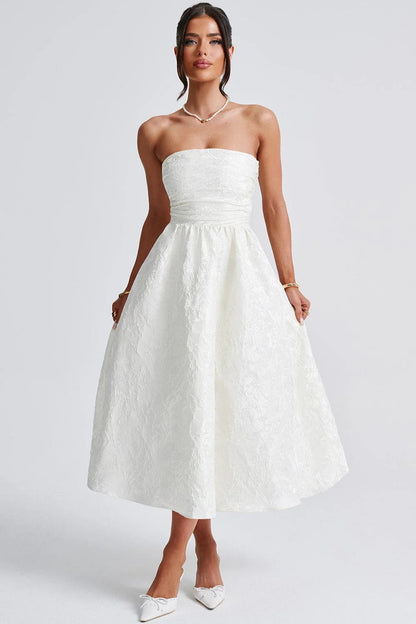 Well Tailored Dress with a Graceful Silhouette
