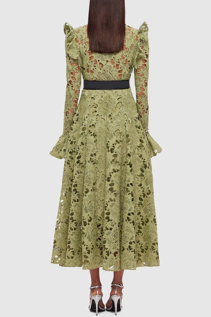 Well Tailored Dress with a Graceful Silhouette