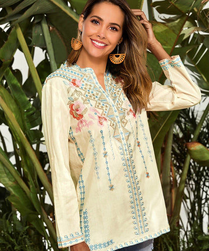 Elegantly Styled Blouse for Everyday Wear