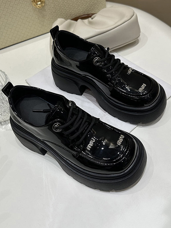 Effortlessly Elegant Shoes with a Timeless Design