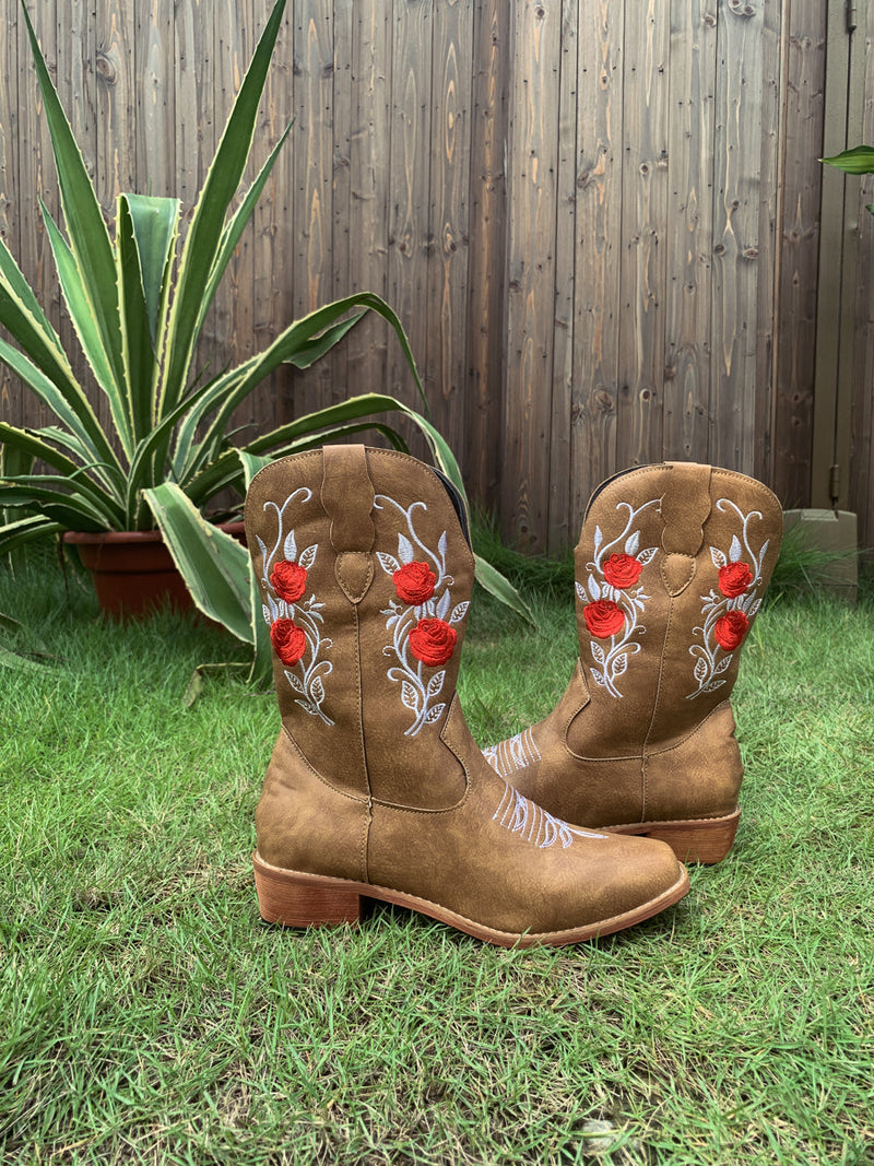 Beautifully Finished Boots in a Timeless Design