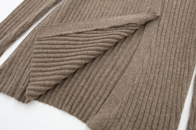 Effortlessly Elegant Cardigan with a Timeless Design