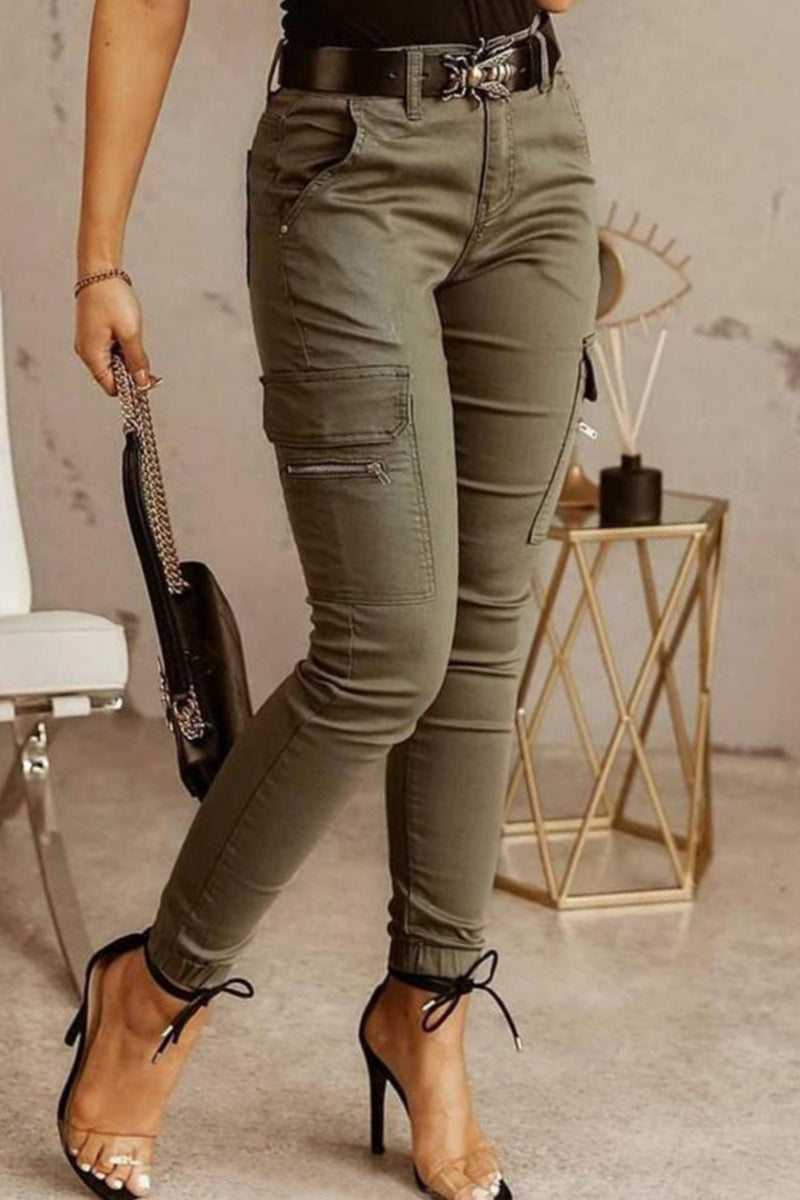 Effortlessly Elegant Trousers with a Timeless Design