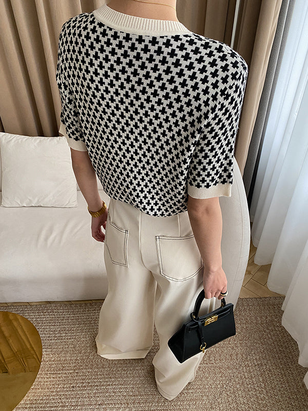 Effortlessly Elegant Sweater with a Timeless Design