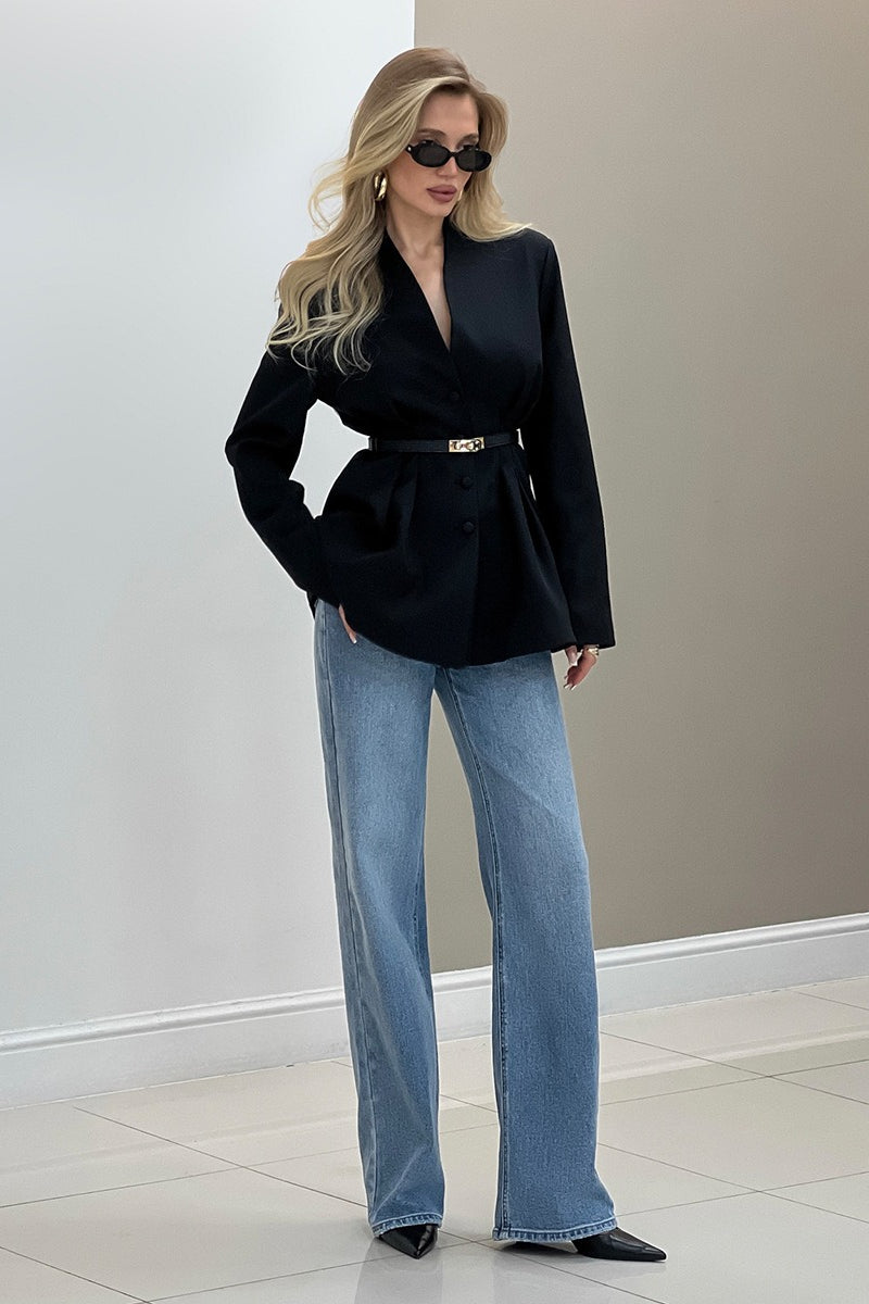 Well Tailored Garment with a Graceful Silhouette