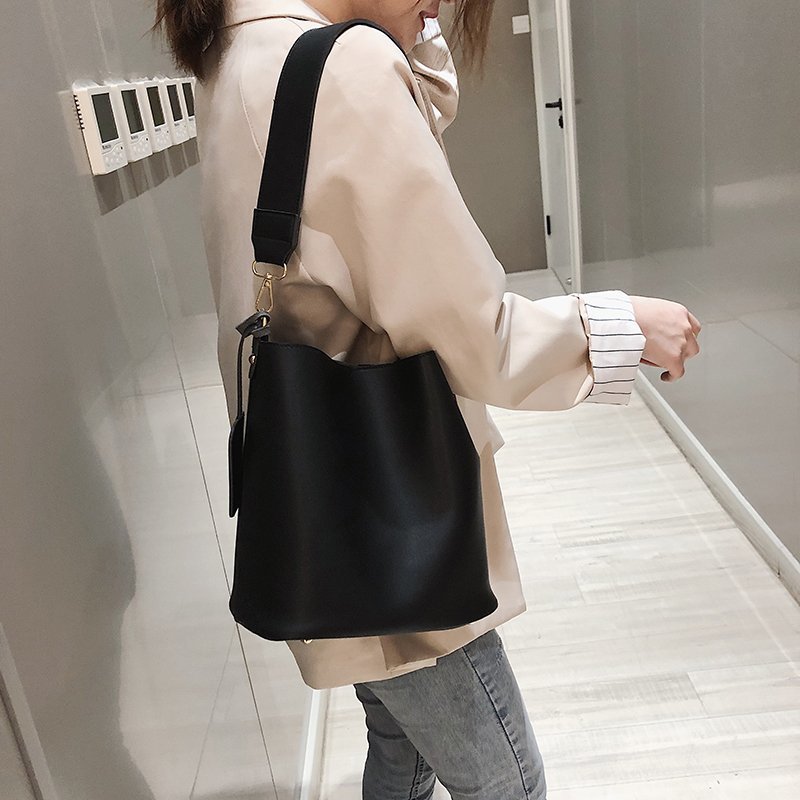 Polished Bag with an Effortless Classic Look