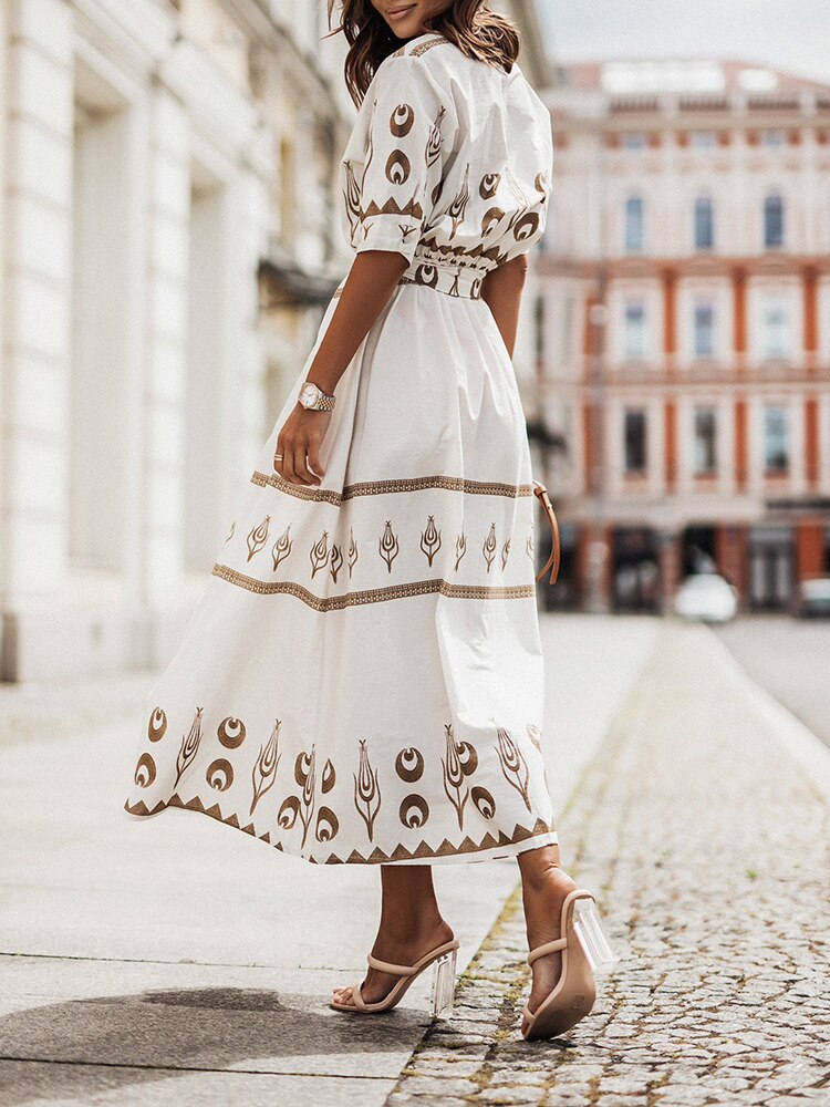 Effortlessly Elegant Dress with a Timeless Design