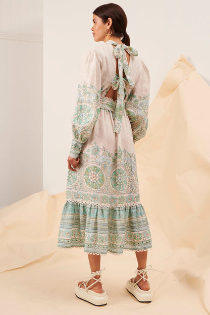 Classic Vintage Dress with a Flattering Fit