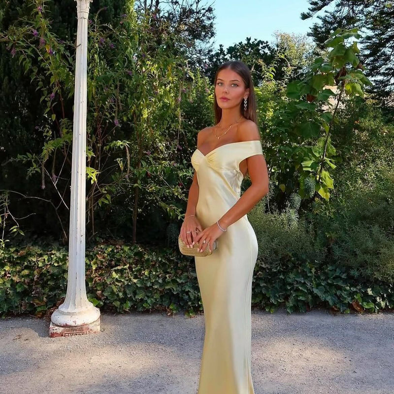 Beautifully Finished Dress in a Timeless Design