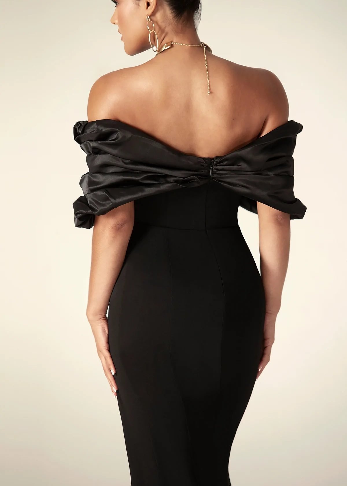 Effortlessly Elegant Garment with a Timeless Design