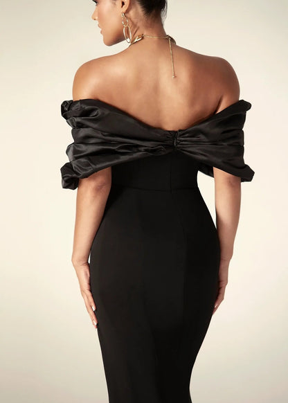 Effortlessly Elegant Garment with a Timeless Design