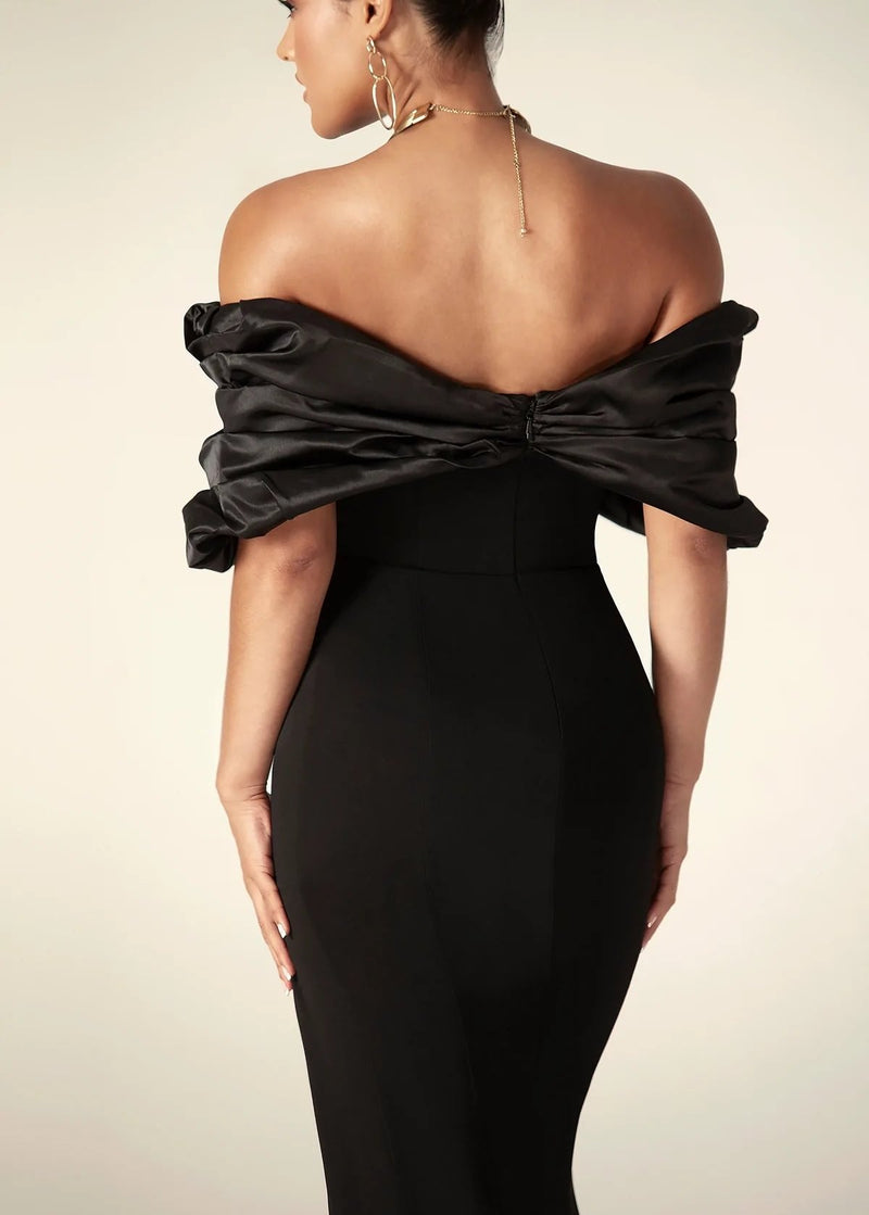 Effortlessly Elegant Garment with a Timeless Design