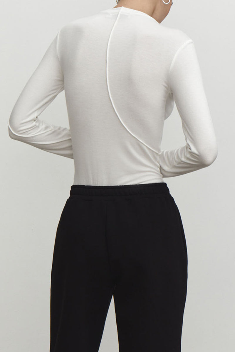 Beautifully Finished Top in a Timeless Design