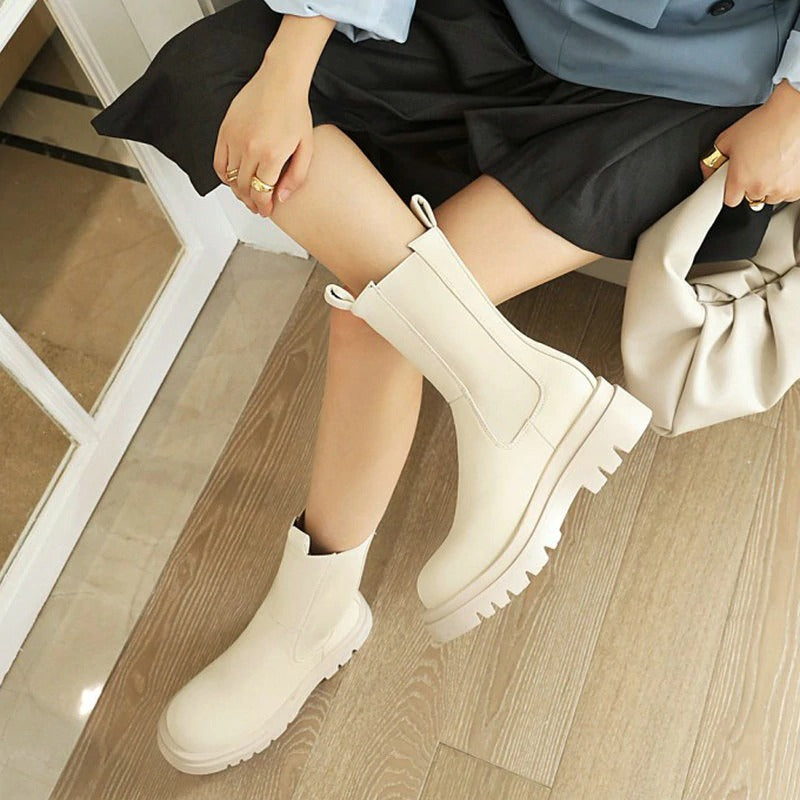 Well Tailored Boots with a Graceful Silhouette