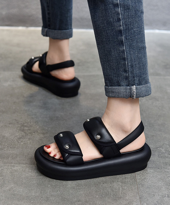 Well Tailored Sandals with a Graceful Silhouette