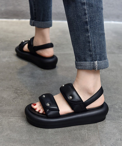 Well Tailored Sandals with a Graceful Silhouette