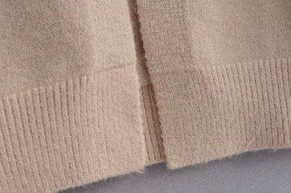 Well Tailored Cardigan with a Graceful Silhouette