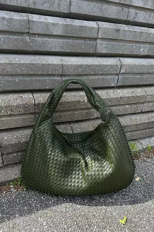 Beautifully Finished Bag in a Timeless Design