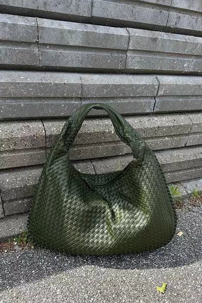 Beautifully Finished Bag in a Timeless Design