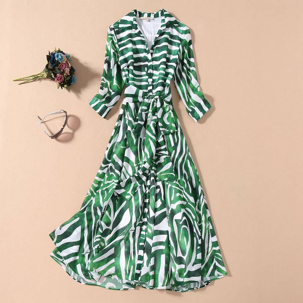 Well Tailored Dress with a Graceful Silhouette