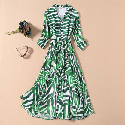 Well Tailored Dress with a Graceful Silhouette