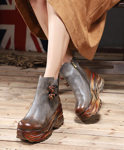 Effortlessly Elegant Boots with a Timeless Design