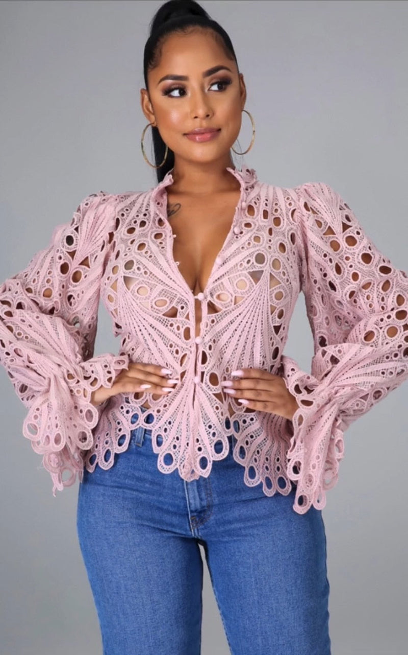 Effortlessly Elegant Blouse with a Timeless Design