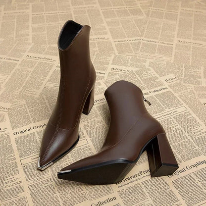 Effortlessly Elegant Shoes with a Timeless Design
