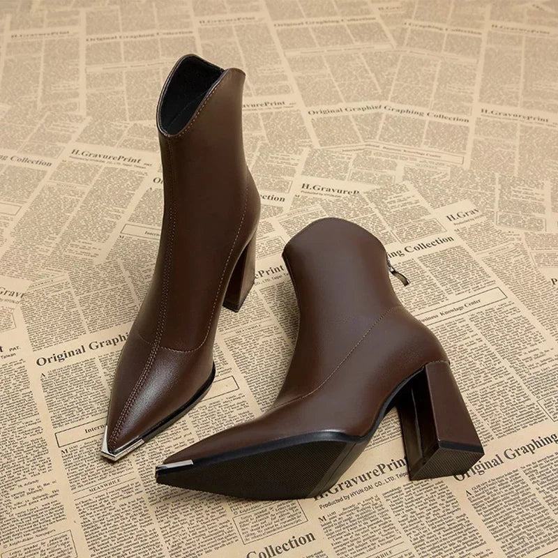 Effortlessly Elegant Shoes with a Timeless Design