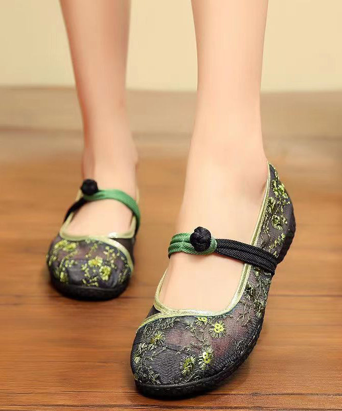 Classic Vintage Sandals with a Flattering Fit