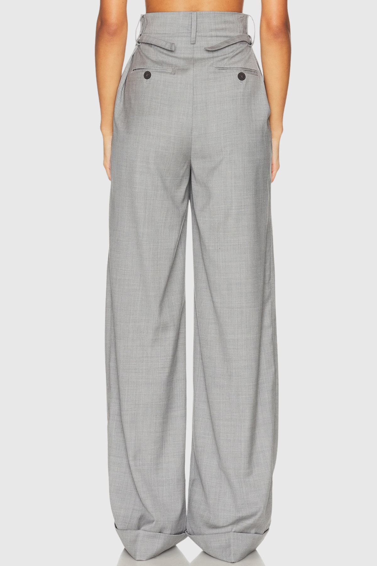 Well Tailored Trousers with a Graceful Silhouette