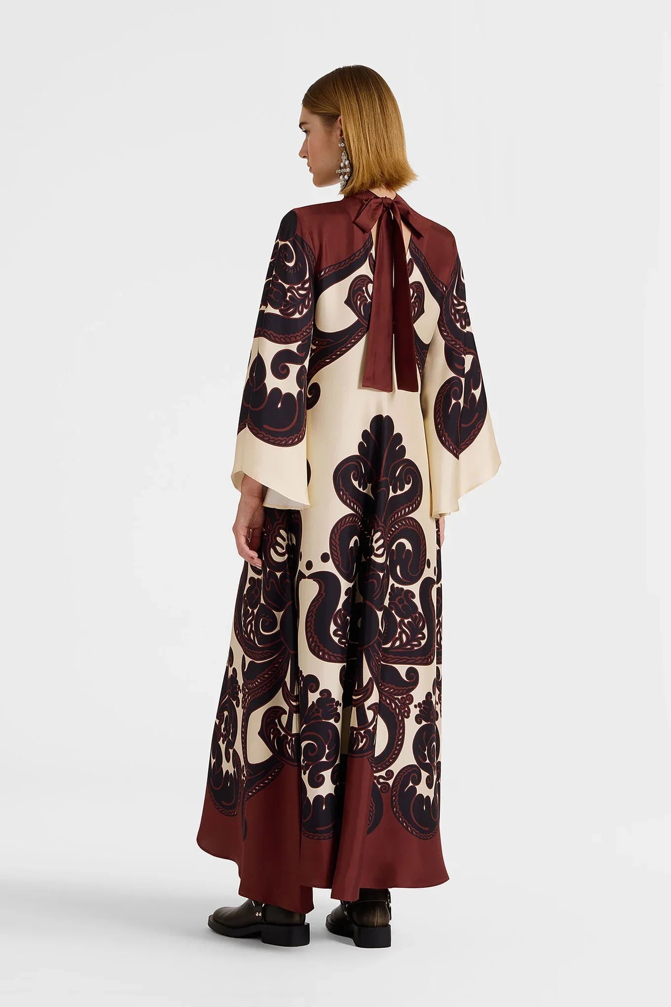 Well Tailored Dress with a Graceful Silhouette
