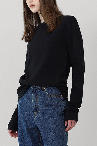 Effortlessly Elegant Top with a Timeless Design