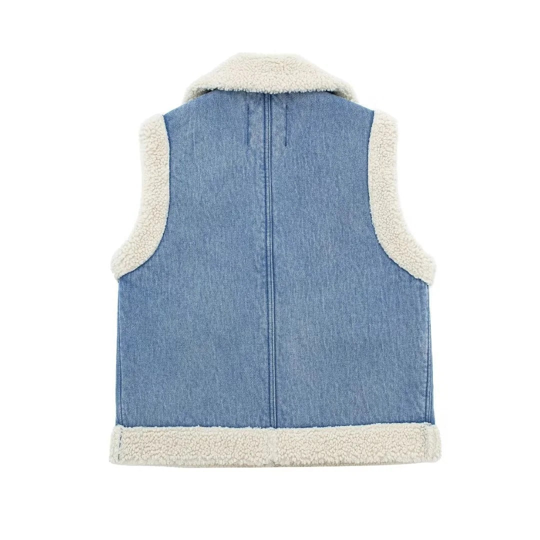 Effortlessly Elegant Coat with a Timeless Design