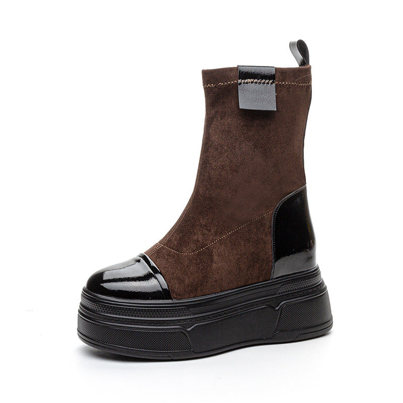 Effortlessly Elegant Boots with a Timeless Design