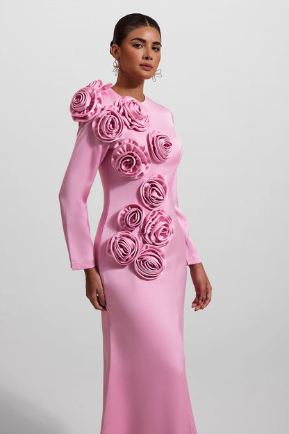 Beautifully Finished Dress in a Timeless Design