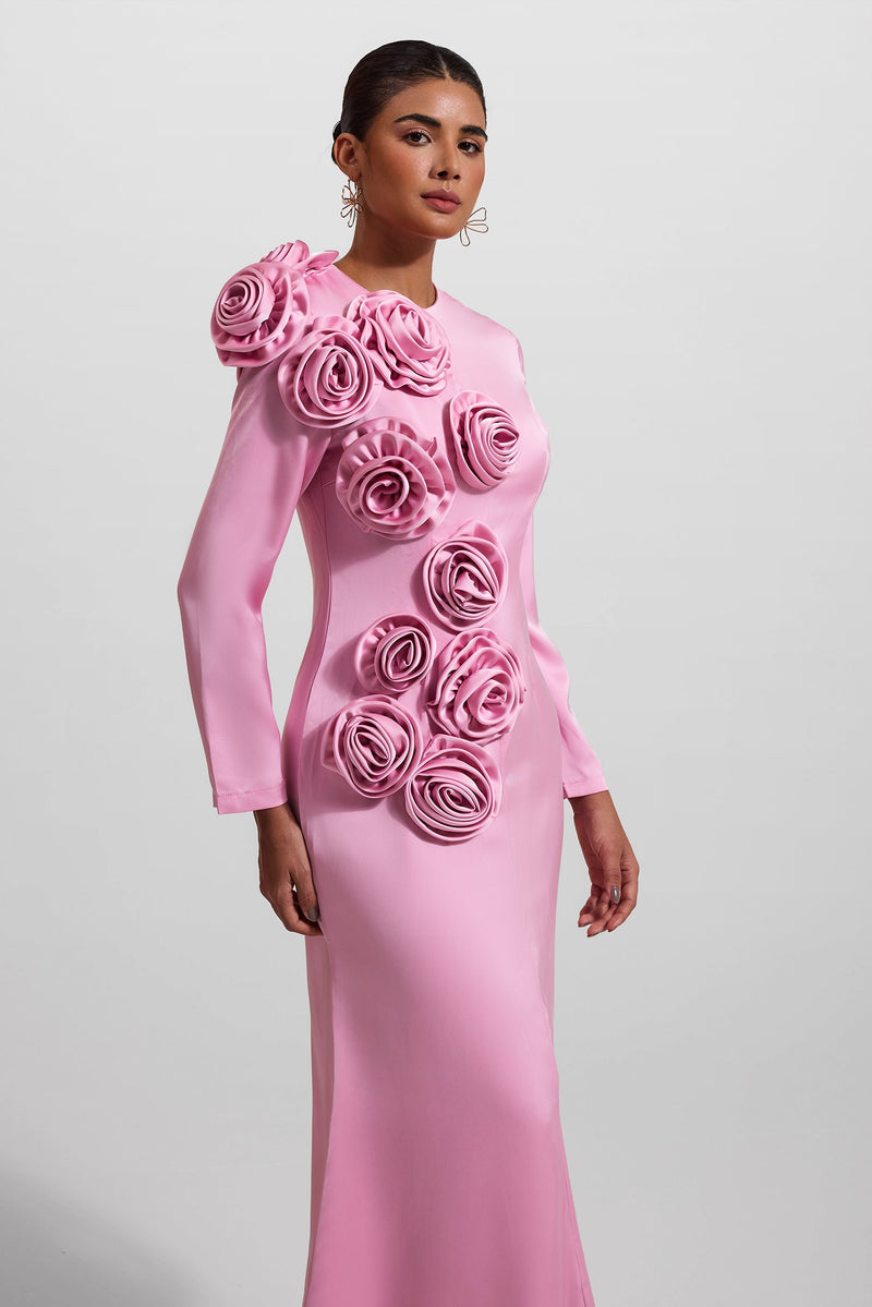 Beautifully Finished Dress in a Timeless Design