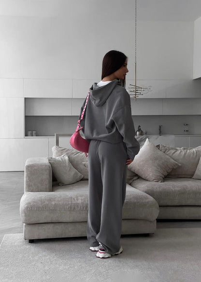 Well Tailored Pants with a Graceful Silhouette