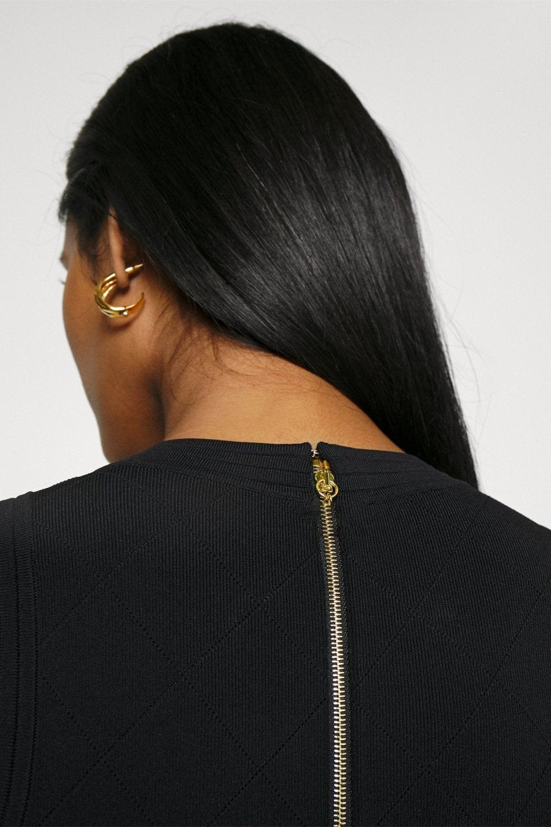 Well Tailored Dress with a Graceful Silhouette
