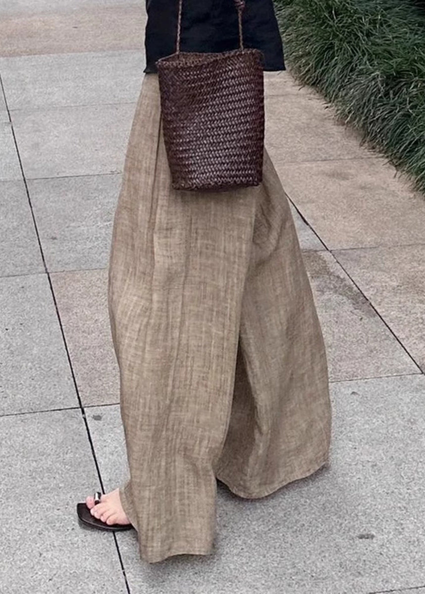 Effortlessly Elegant Pants with a Timeless Design