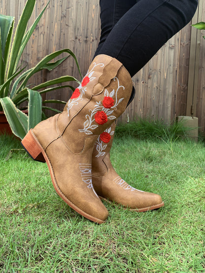 Beautifully Finished Boots in a Timeless Design