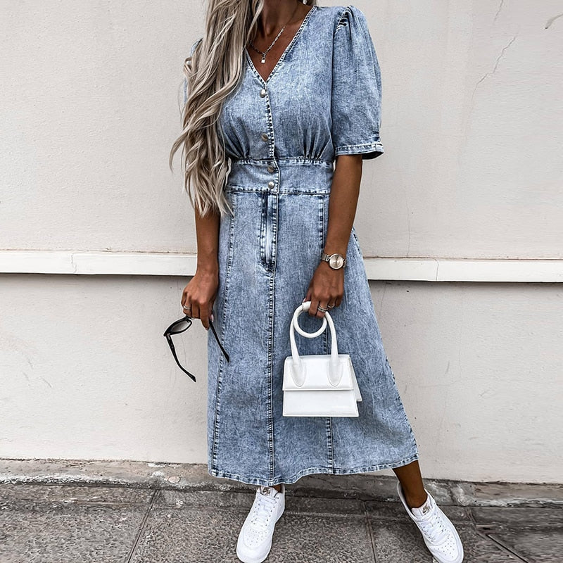Classic Vintage Dress with a Flattering Fit