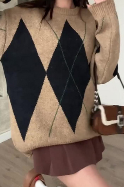 Effortlessly Elegant Sweater with a Timeless Design