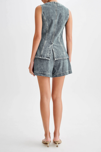 Beautifully Finished Garment in a Timeless Design