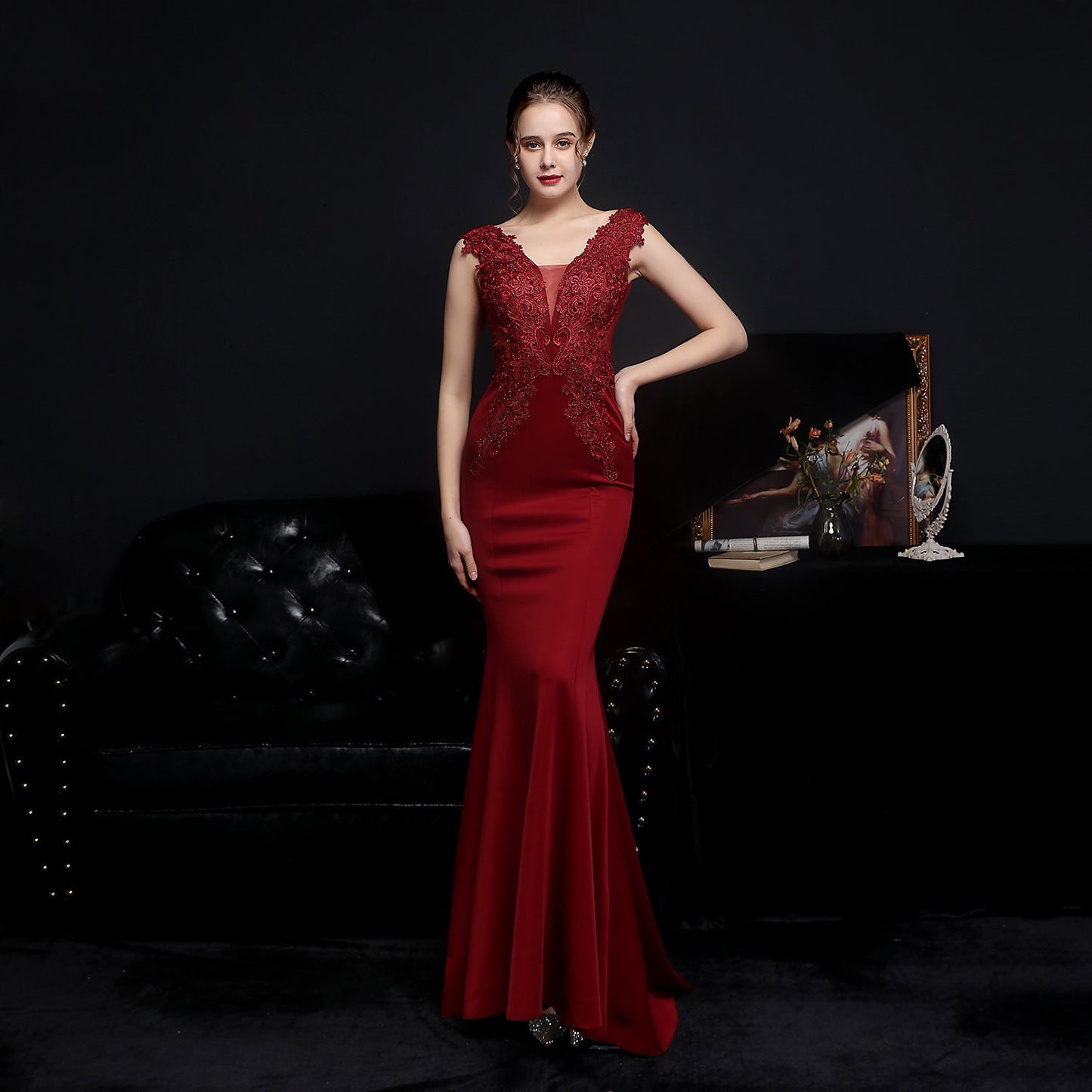 Effortlessly Elegant Dress with a Timeless Design